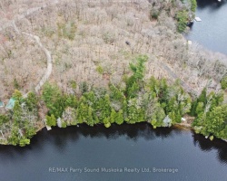 Cottage for Sale on Horseshoe Lake