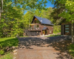 Cottage for Sale on Peninsula Lake
