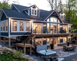 Cottage for Sale on Peninsula Lake