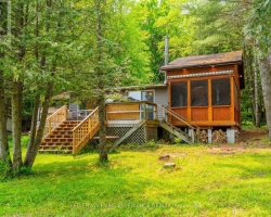 Cottage for Sale on Horseshoe Lake
