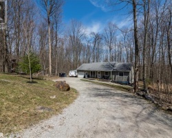 Property for Sale on 5 Snowshoe Trail, Moonstone