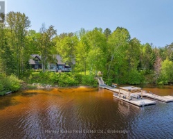 Cottage for Sale on Lake Vernon
