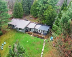 Cottage for Sale on Kashagawigamog Lake