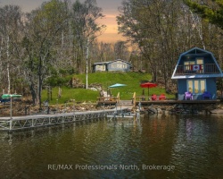 Cottage for Sale on Mountain Lake