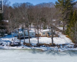 Cottage for Sale on Halls Lake