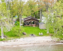 Cottage for Sale on Lake Simcoe