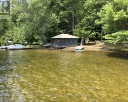 Cottage for Sale on Horseshoe Lake