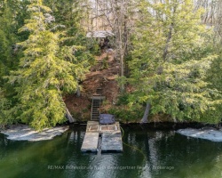 Cottage for Sale on Long Lake