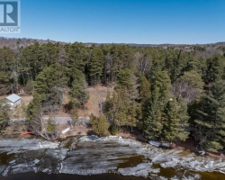Cottage for Sale on Green Lake