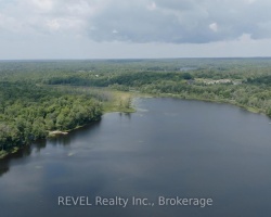 Cottage for Sale on Linger Long Lake