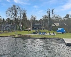 Cottage for Sale on Halls Lake