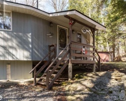 Cottage for Sale on Lake Vernon