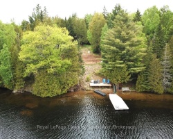 Cottage for Sale on Fortescue Lake