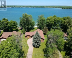 Cottage for Sale on Lake Simcoe