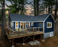 Cottage for Sale on Horseshoe Lake