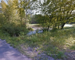 Cottage for Sale on Green River