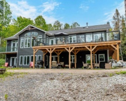 Cottage for Sale on Pine Lake