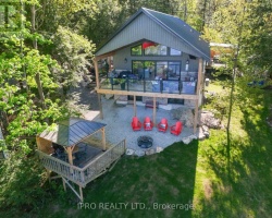 Cottage for Sale on Gloucester Pool